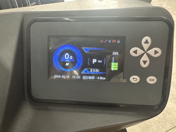 徐工XCB-P18電動平衡重叉車