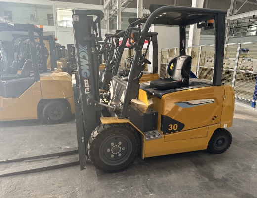 徐工XCB-P30电动平衡重叉车