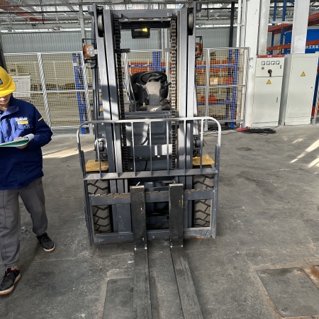 徐工XCB-P30电动平衡重叉车