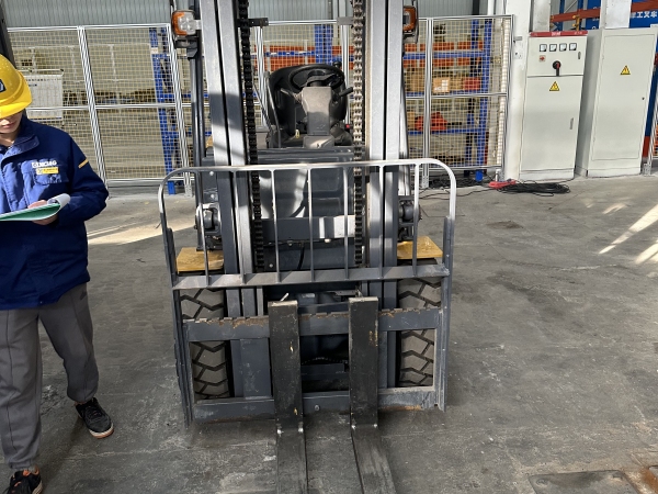 徐工XCB-P30電動(dòng)平衡重叉車