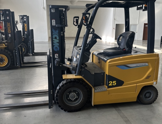 徐工XCB-P25电动平衡重叉车