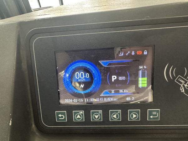 徐工XCB-P25電動(dòng)平衡重叉車