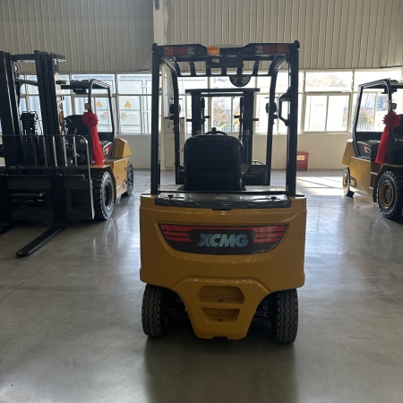 徐工XCB-P25电动平衡重叉车