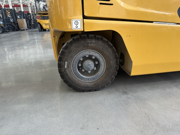 徐工XCB-P25電動(dòng)平衡重叉車