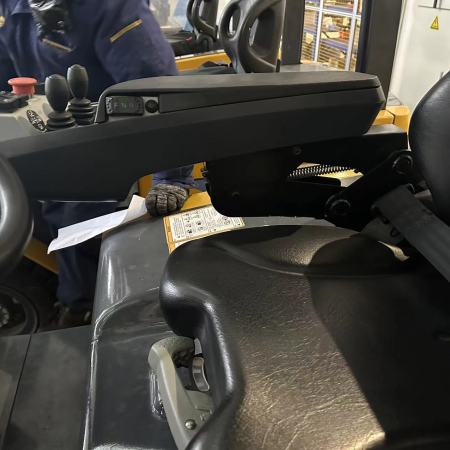 徐工XCB-P35电动平衡重叉车