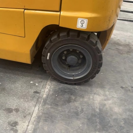 徐工XCB-P35电动平衡重叉车