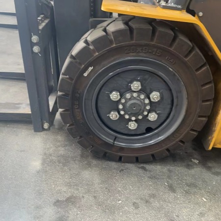 徐工XCB-P35电动平衡重叉车