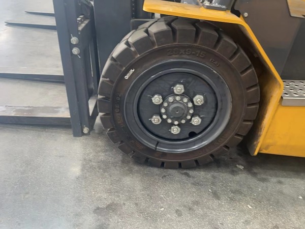 徐工XCB-P35電動(dòng)平衡重叉車