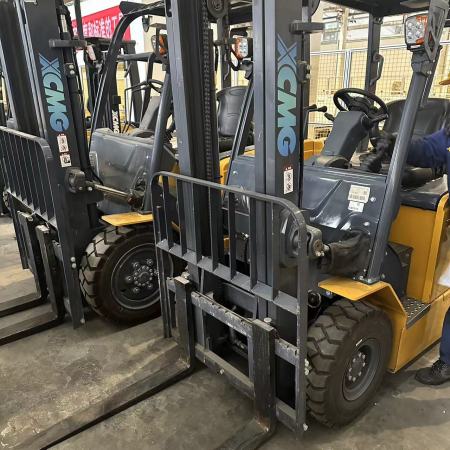 徐工XCB-L18电动平衡重叉车