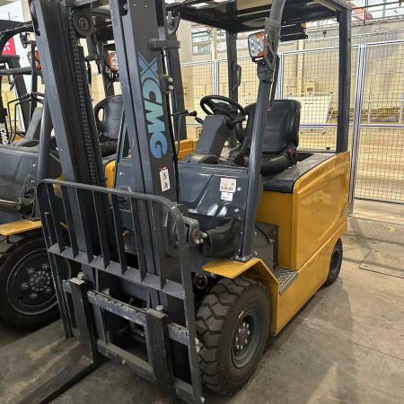 徐工XCB-L18电动平衡重叉车