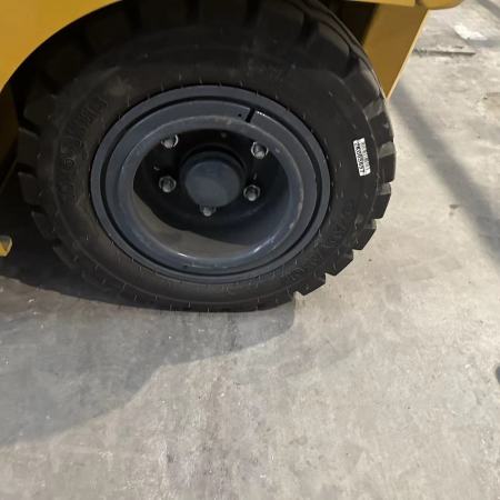 徐工XCB-L18电动平衡重叉车