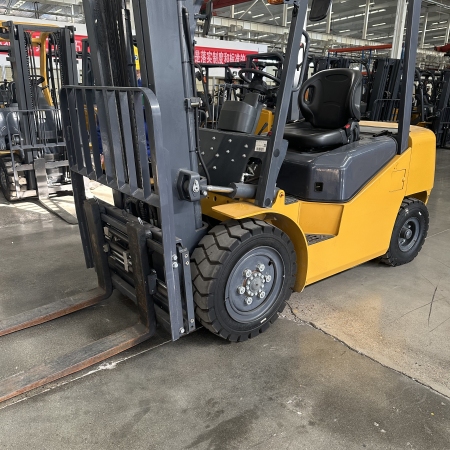 徐工XCB-L30电动平衡重叉车