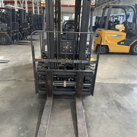 徐工XCB-L30电动平衡重叉车