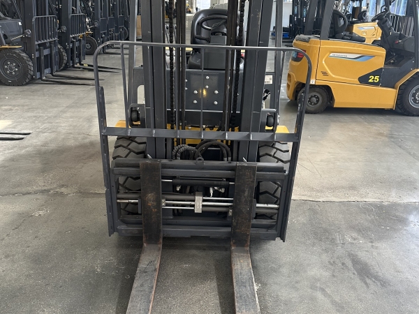 徐工XCB-L30電動(dòng)平衡重叉車(chē)