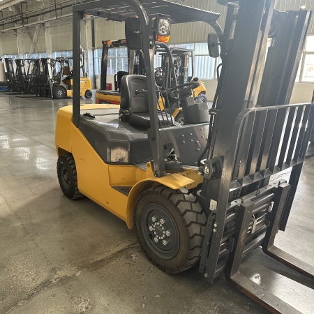 徐工XCB-L30电动平衡重叉车