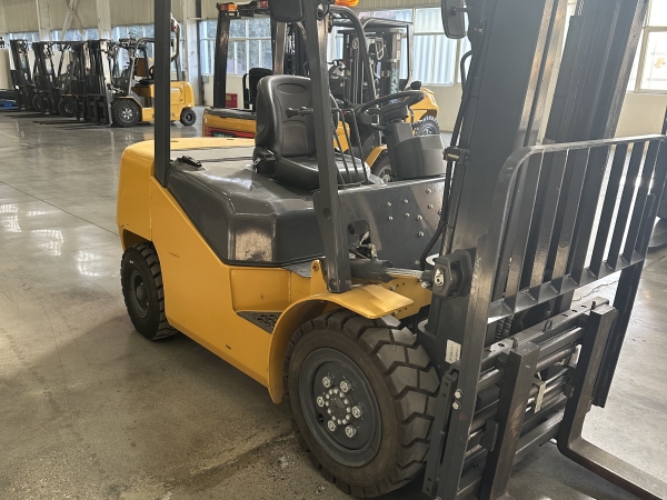 徐工XCB-L30電動(dòng)平衡重叉車(chē)