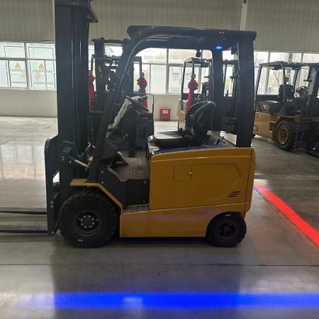 徐工XCB- L20电动平衡重叉车