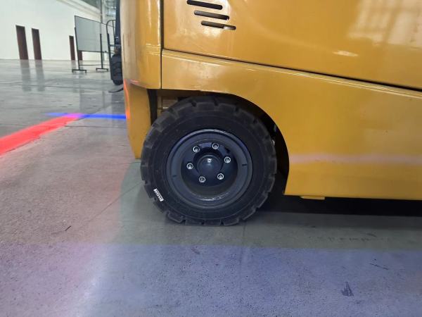 徐工XCB- L20電動(dòng)平衡重叉車