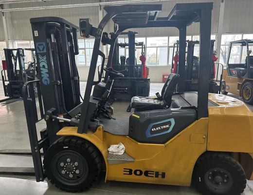 徐工XCB-L30电动平衡重叉车