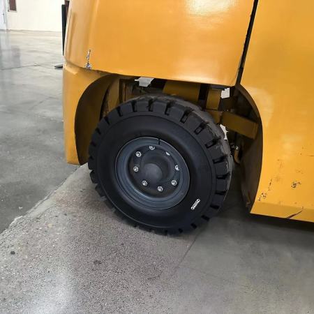 徐工XCB-L30电动平衡重叉车