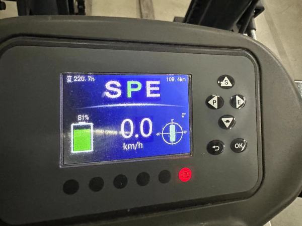 徐工XCB-L30電動(dòng)平衡重叉車