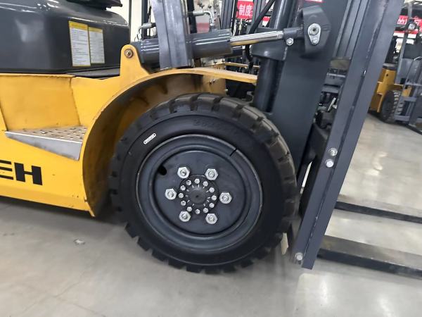 徐工XCB-L30電動(dòng)平衡重叉車