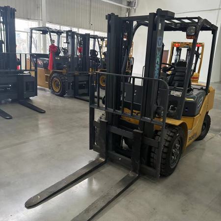 徐工XCB-L30电动平衡重叉车