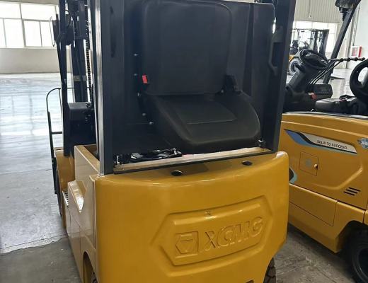 徐工XCB-L15电动平衡重叉车