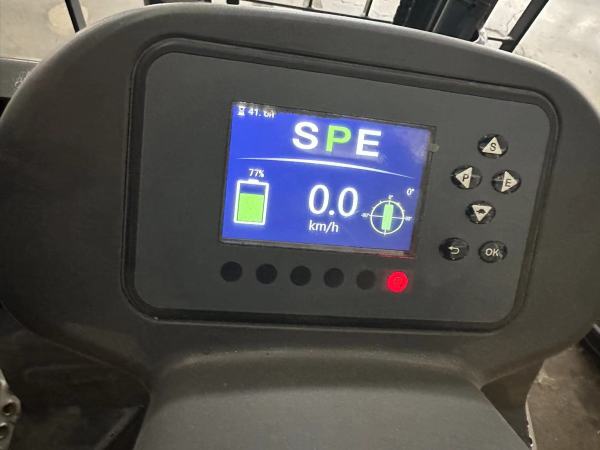 徐工XCB-L15電動平衡重叉車