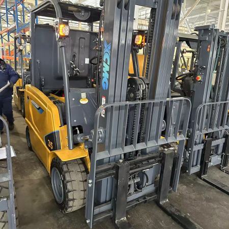 徐工XCB-L35电动平衡重叉车3.5吨电动叉车