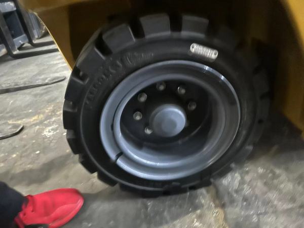 徐工XCB-L35電動(dòng)平衡重叉車(chē)3.5噸電動(dòng)叉車(chē)