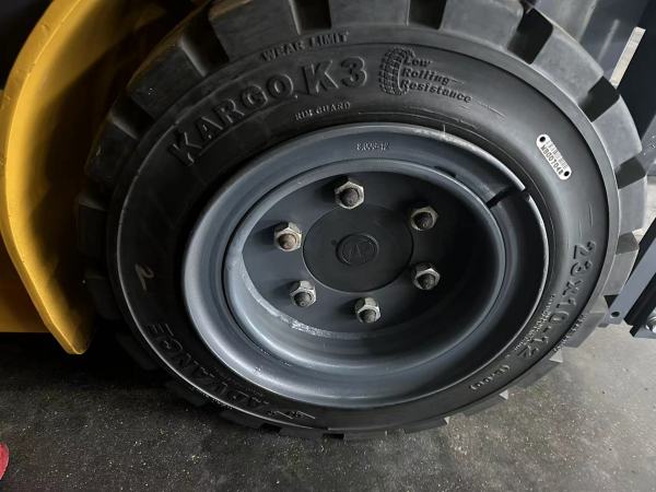 徐工XCB-L35電動(dòng)平衡重叉車(chē)3.5噸電動(dòng)叉車(chē)