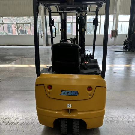 徐工XCB-TW16电动平衡重叉车