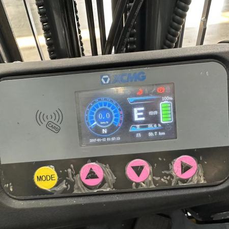 徐工XCB-TW16电动平衡重叉车