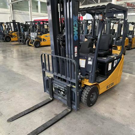 徐工XCB-TW16电动平衡重叉车