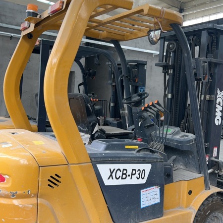 徐工XCB-P30电动平衡重叉车