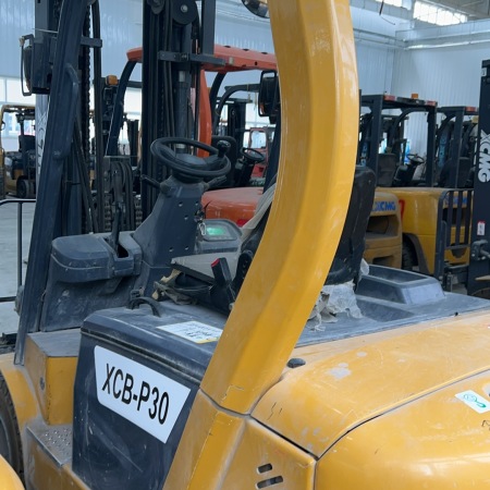 徐工XCB-P30电动平衡重叉车