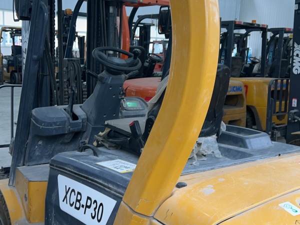 徐工XCB-P30電動平衡重叉車