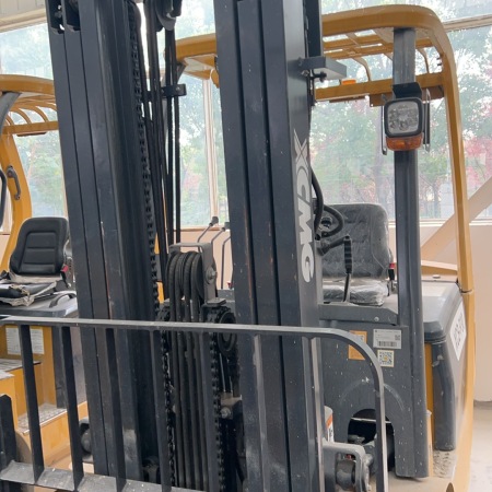 徐工XCB-P30电动平衡重叉车