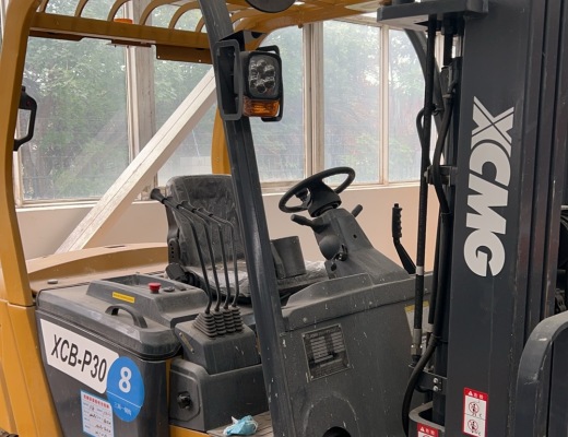 徐工XCB-P30电动平衡重叉车