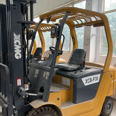 徐工XCB-P30电动平衡重叉车