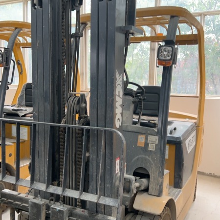 徐工XCB-P30电动平衡重叉车