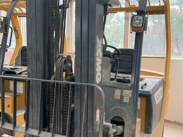 徐工XCB-P30電動(dòng)平衡重叉車