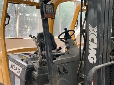 徐工XCB-P30電動(dòng)平衡重叉車