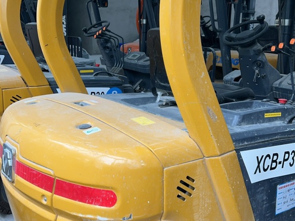 徐工XCB-P30電動(dòng)平衡重叉車