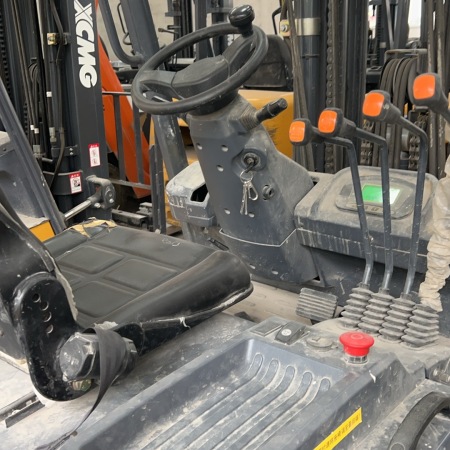 徐工XCB-P30电动平衡重叉车