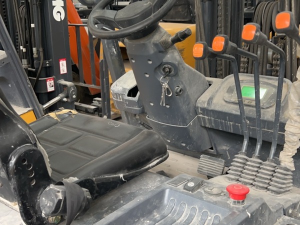 徐工XCB-P30電動(dòng)平衡重叉車