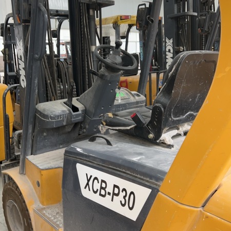 徐工XCB-P30电动平衡重叉车