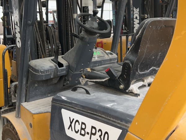 徐工XCB-P30電動(dòng)平衡重叉車