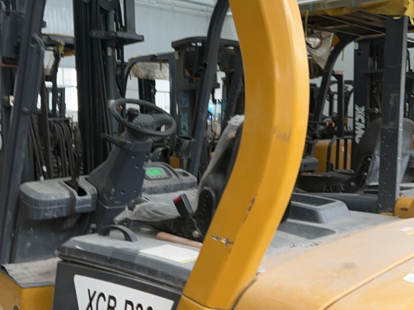 徐工XCB-P30電動平衡重叉車